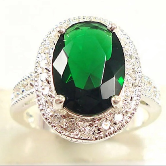 Jewelry - New Women’s 925 Silver Oval Shaped Emerald Ring